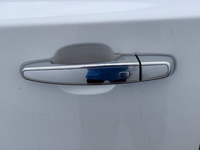 Used 2023 Chevrolet Traverse High Country FWD image 28