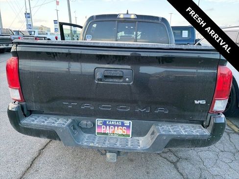 Used 2016 Toyota Tacoma TRD Sport w/ Towing Package image 3