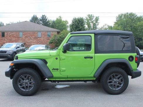 Used 2025 Jeep Wrangler Sport AWD/4WD image 5
