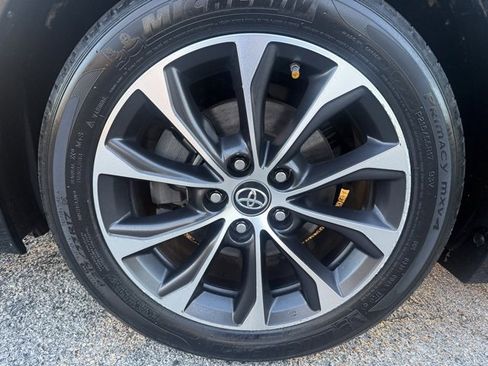 Used 2018 Toyota Avalon XLE Premium w/ All Weather Liner Package image 10