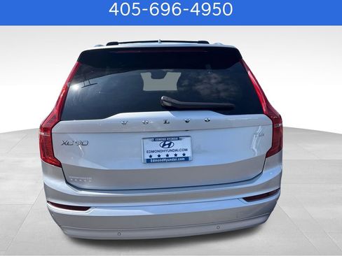 Used 2022 Volvo XC90 T5 Momentum image 7