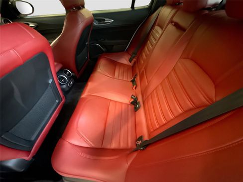 Used 2022 Alfa Romeo Giulia Veloce RWD image 25