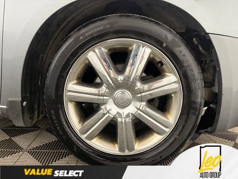 Used 2010 Chrysler Sebring Touring w/ Hands-Free Convenience Group FWD image 29