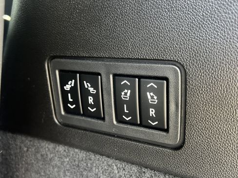 Used 2022 Cadillac XT6 Sport w/ LPO, ONYX Package image 13