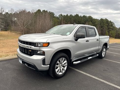 Used 2020 Chevrolet Silverado 1500 Custom w/ Custom Value Package image 11