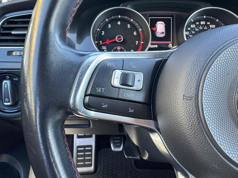 Used 2017 Volkswagen GTI SE image 21