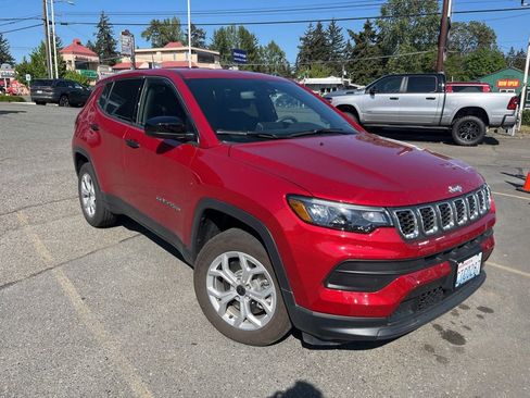 Used 2025 Jeep Compass Sport AWD/4WD image 4