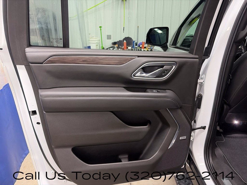 Used 2021 Chevrolet Suburban Z71 w/ Z71 Signature Package AWD/4WD image 23