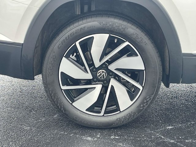 Certified 2026 Volkswagen Atlas SE FWD image 9