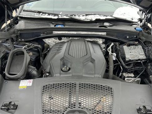Used 2023 Porsche Macan Turbo image 19