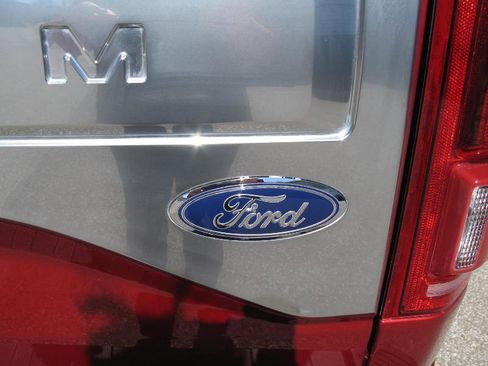 Used 2017 Ford F150 Platinum w/ Equipment Group 701A Luxury image 79