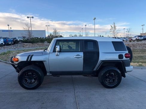 Used 2012 Toyota FJ Cruiser 4WD w/ Convenience Pkg image 5