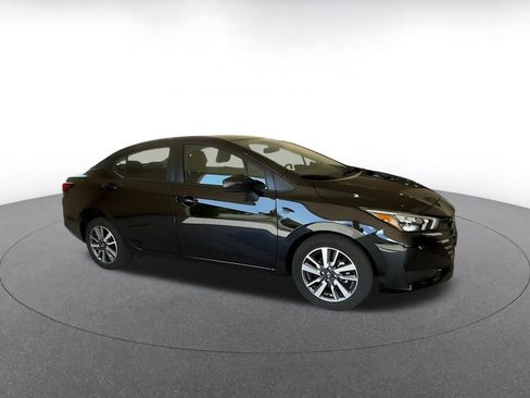 Used 2025 Nissan Versa SV image 2