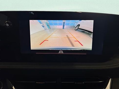 Used 2025 Buick Envista Preferred image 23