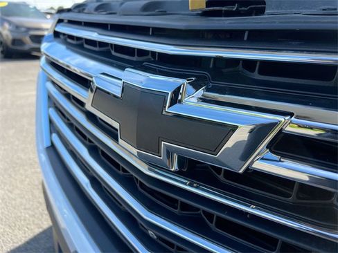 Used 2023 Chevrolet Traverse LT w/ Rear Camera Mirror Package image 29