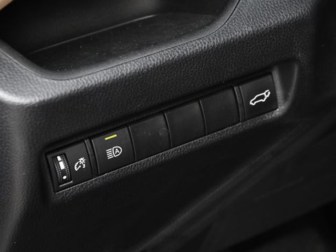 Used 2022 Toyota RAV4 XLE Premium image 25