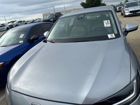 Used 2023 Honda HR-V LX image 7