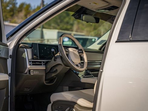 Used 2025 Hyundai Santa Fe Calligraphy w/ Tow & Go Package image 28