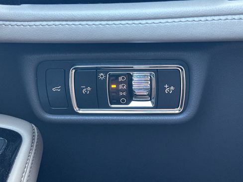 Used 2023 Lincoln Aviator Reserve w/ Equipment Group 201A RWD image 31