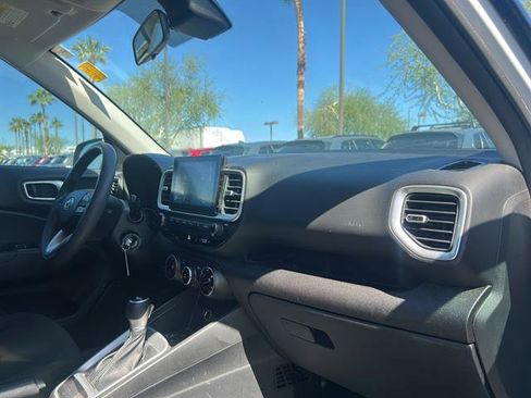 Used 2021 Hyundai Venue SE image 15