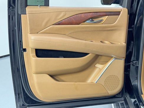 Used 2017 Cadillac Escalade ESV Platinum image 44
