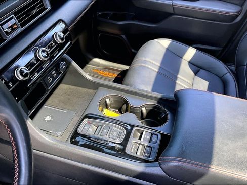 Used 2025 Honda Pilot TrailSport image 17