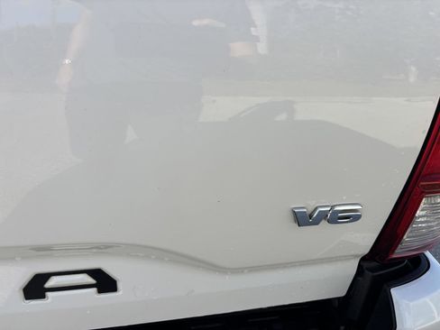 Used 2017 Toyota Tacoma TRD Off-Road image 37