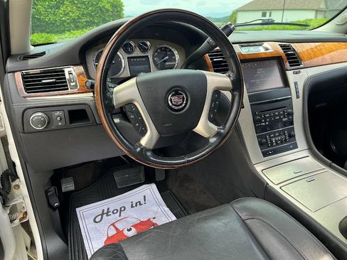 Used 2014 Cadillac Escalade Platinum AWD/4WD image 10
