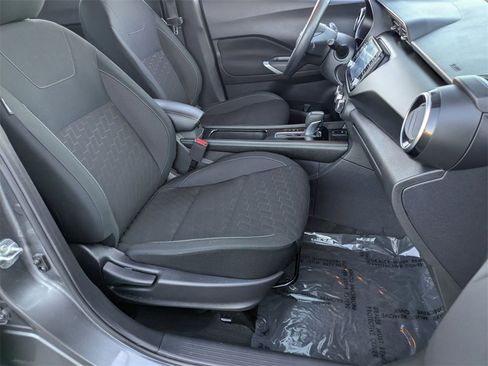 Used 2024 Nissan Kicks SV image 28