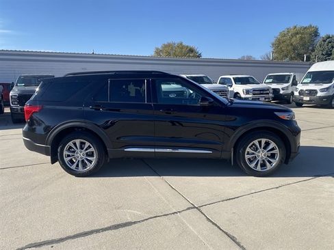 Used 2023 Ford Explorer XLT w/ Equipment Group 202A image 4