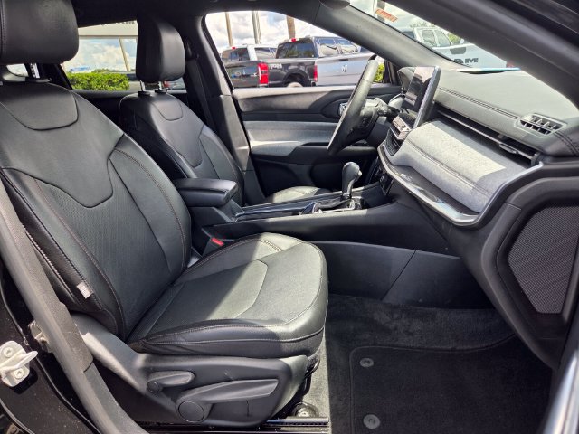 Certified 2023 Jeep Compass Latitude AWD/4WD image 17