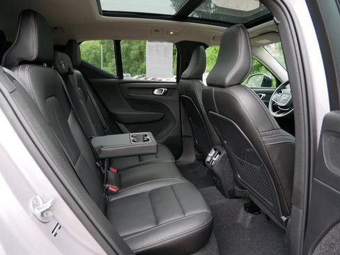 Used 2026 Volvo XC40 B5 Plus AWD/4WD image 9