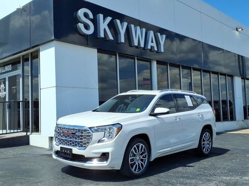 Used 2024 GMC Terrain Denali w/ Denali Premium Package AWD/4WD image 1