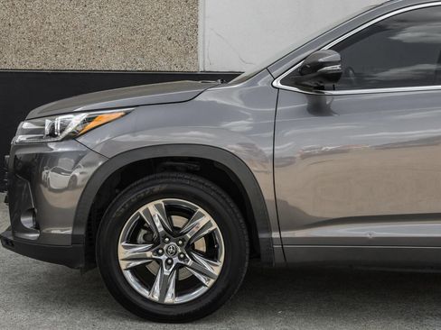 Used 2017 Toyota Highlander Limited Platinum FWD image 14