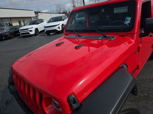 Used 2023 Jeep Wrangler Unlimited Sport w/ Sun And Sound Package AWD/4WD image 12