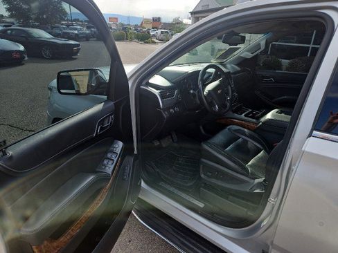Used 2020 Chevrolet Suburban Premier image 8