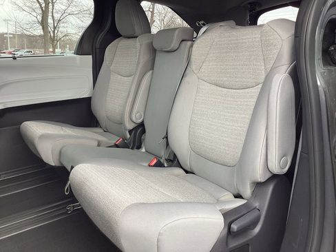 Used 2025 Toyota Sienna LE image 15