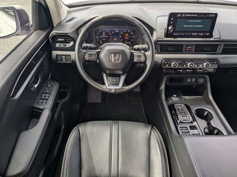 Used 2025 Honda Pilot Elite image 16