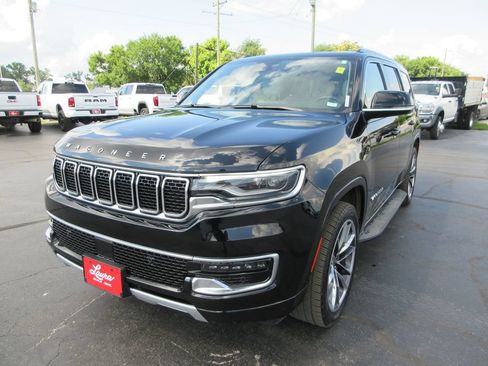 Used 2023 Jeep Wagoneer Series II w/ Premium Group I AWD/4WD image 11