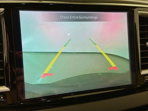 Used 2024 Chrysler Pacifica Touring-L image 22