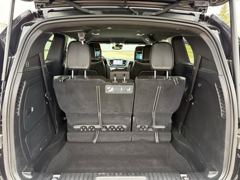 Used 2021 Chrysler Pacifica Limited w/ Uconnect Theater Family Group image 24