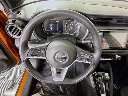Used 2018 Nissan Kicks SV FWD image 18