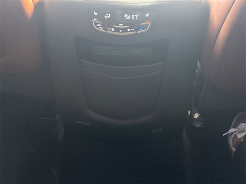 Used 2019 Cadillac Escalade ESV Luxury image 21