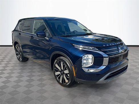 New 2026 Mitsubishi Outlander SE image 3