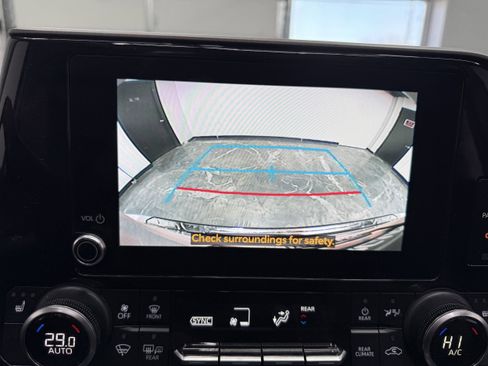 Used 2024 Toyota Highlander XLE image 21