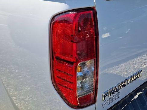 Used 2019 Nissan Frontier SV AWD/4WD image 10