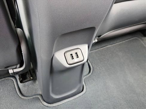 Used 2019 Chevrolet Bolt Premier w/ Infotainment Package FWD image 24