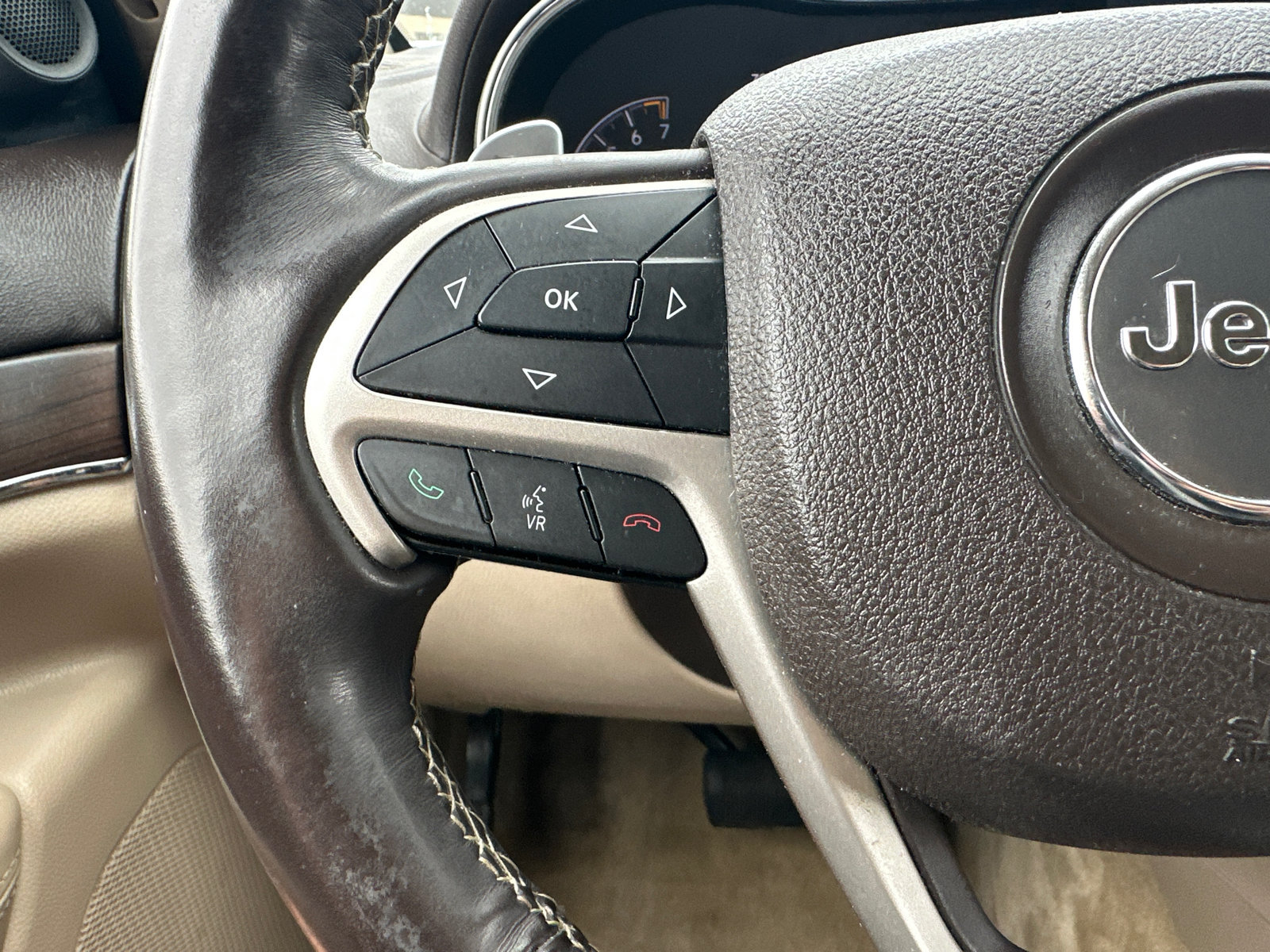 Used 2016 Jeep Grand Cherokee Overland AWD/4WD image 21