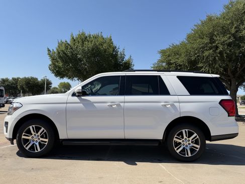 Used 2024 Ford Expedition XLT RWD image 4