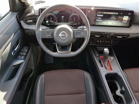 Used 2025 Nissan Kicks SR image 12